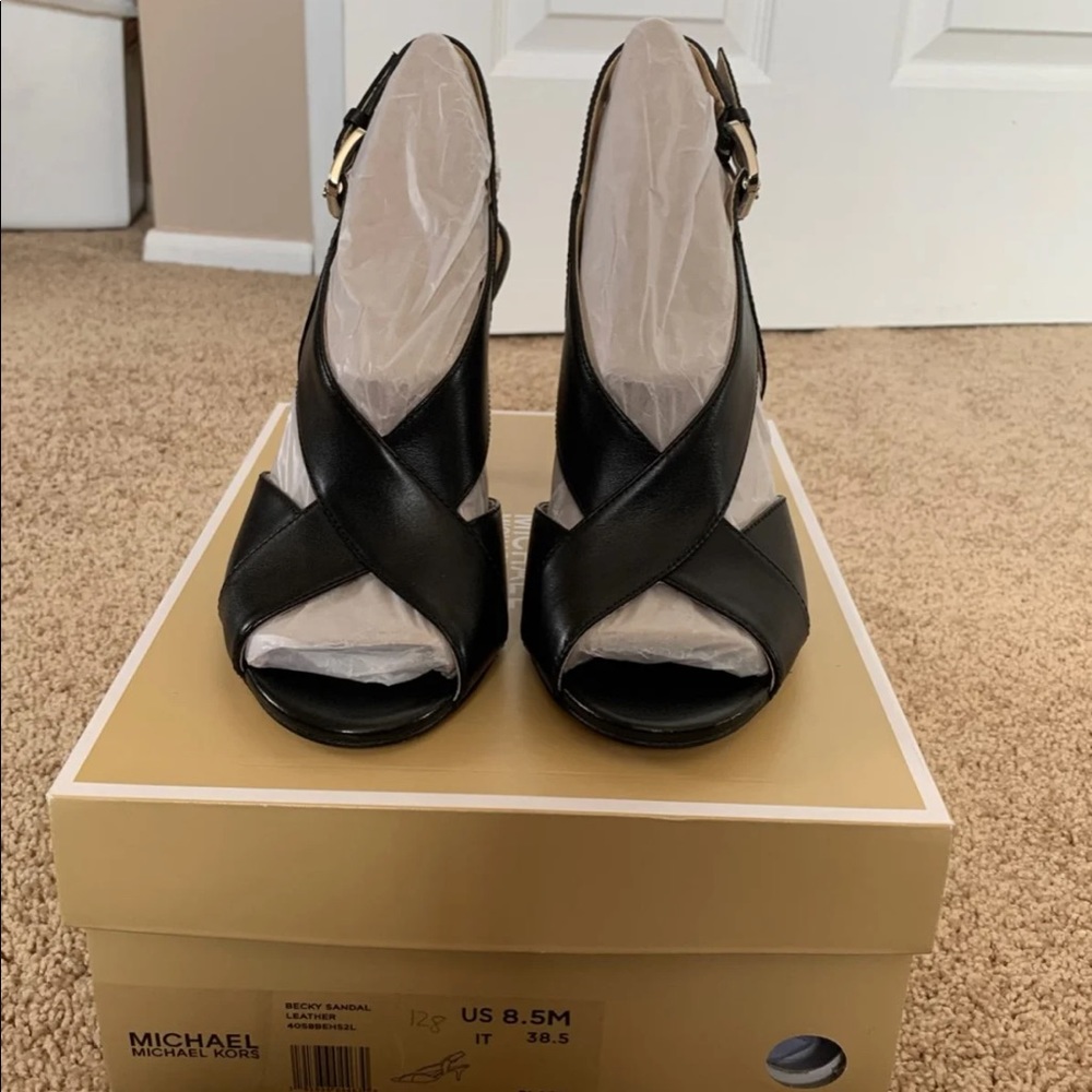 SOLD!!!  NWT Michael Kors HeEls